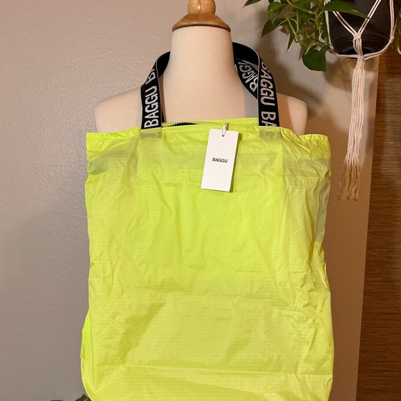 Baggu Ripstop tote in lime 🍋🟩 - Picture 7 of 7